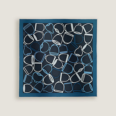 A Vos Etriers pocket square 45 | Hermès USA A Vos Etriers pocket square 45 | Hermès USA